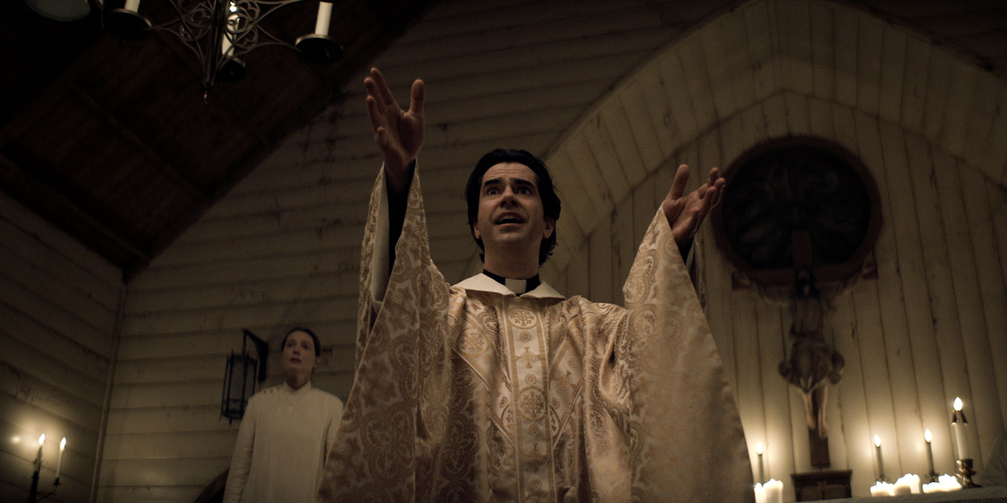 Padre Paul Hill durante un’omelia