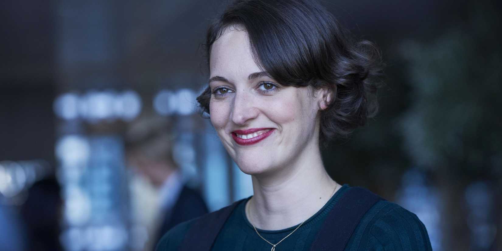 Phoebe Waller-Bridge como Fleabag sorrindo