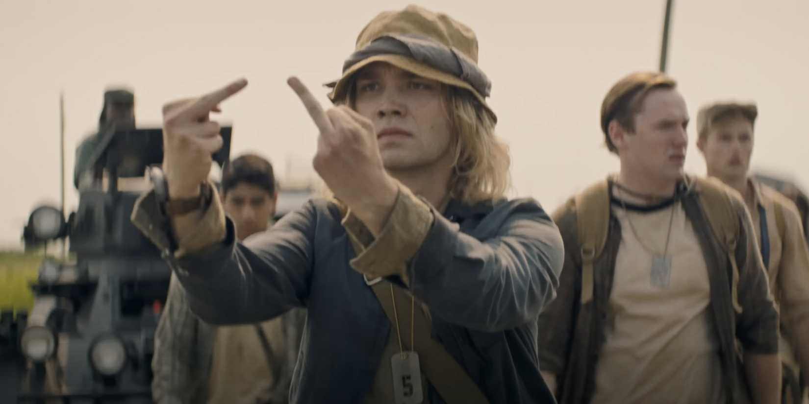 Gary flipping off a soldier in The Long Walk (2025)