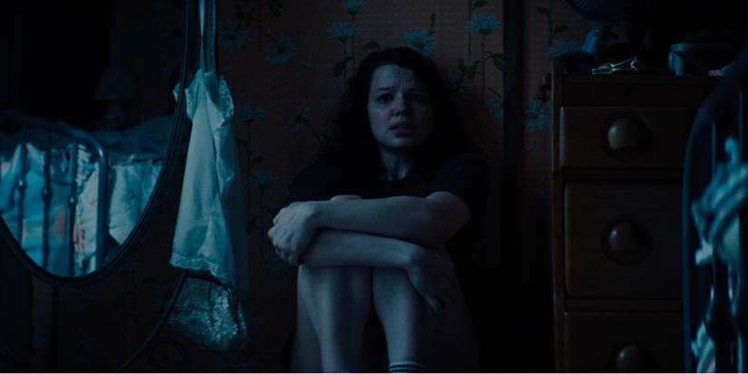 Gemma in the corner of her room looking scared in Somnium