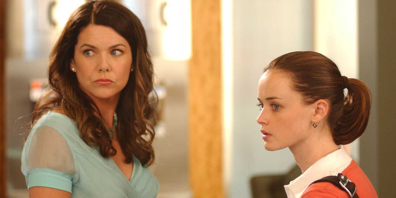 Lorelai (Lauren Graham) and Rory (Alexis Bledel) on Gilmore Girls