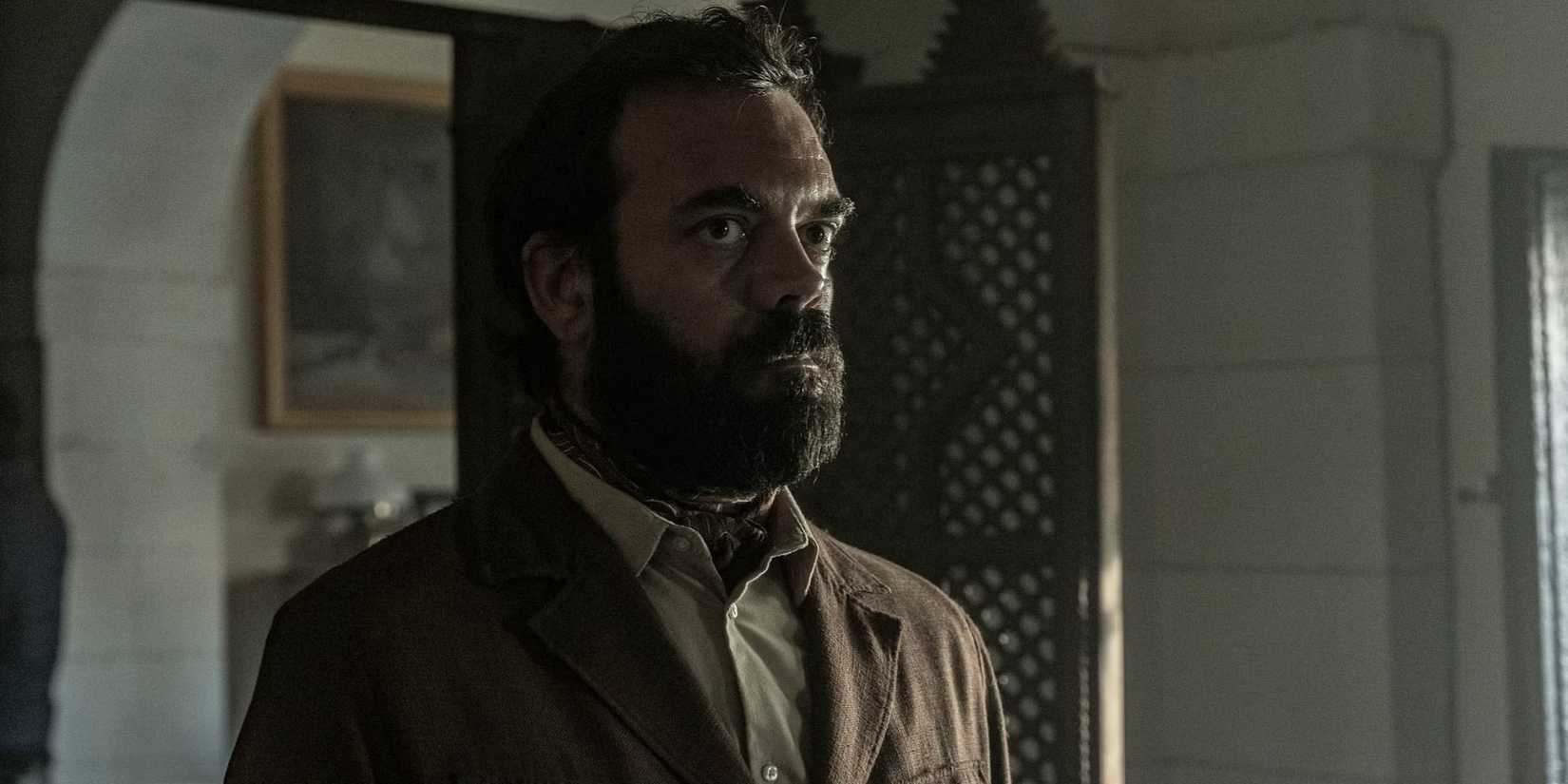 Gonzalo Bouza as Guillermo Torres looking intensely at something in The Walking Dead: Daryl Dixon season 3