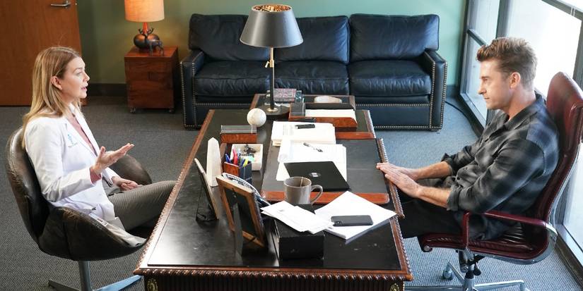 Grey's Anatomy's Ellen Pompeo (Meredith Grey) & Scott Speedman (Nick Marsh) Talking To Each Other While Sitting At A Desk