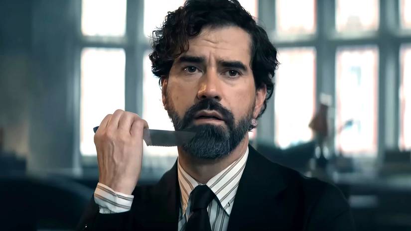 Hamish Linklater's Cipher holding a knife and looking disinterested in Gen V season 2 YT