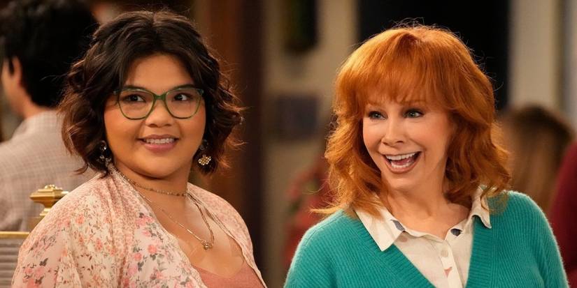 Happy's Place Stars Belissa Escobedo & Reba McEntire Smiling Together At Bar