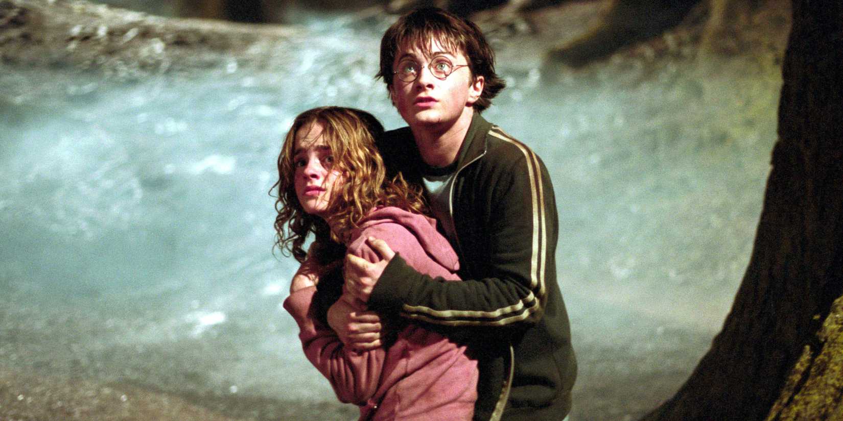Harry segurando Hermione em O Prisioneiro de Azkaban