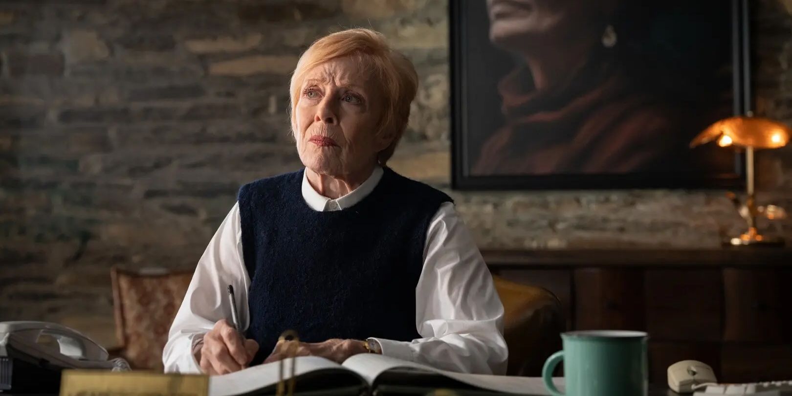 Holland Taylor nei panni di Toni in Motherland