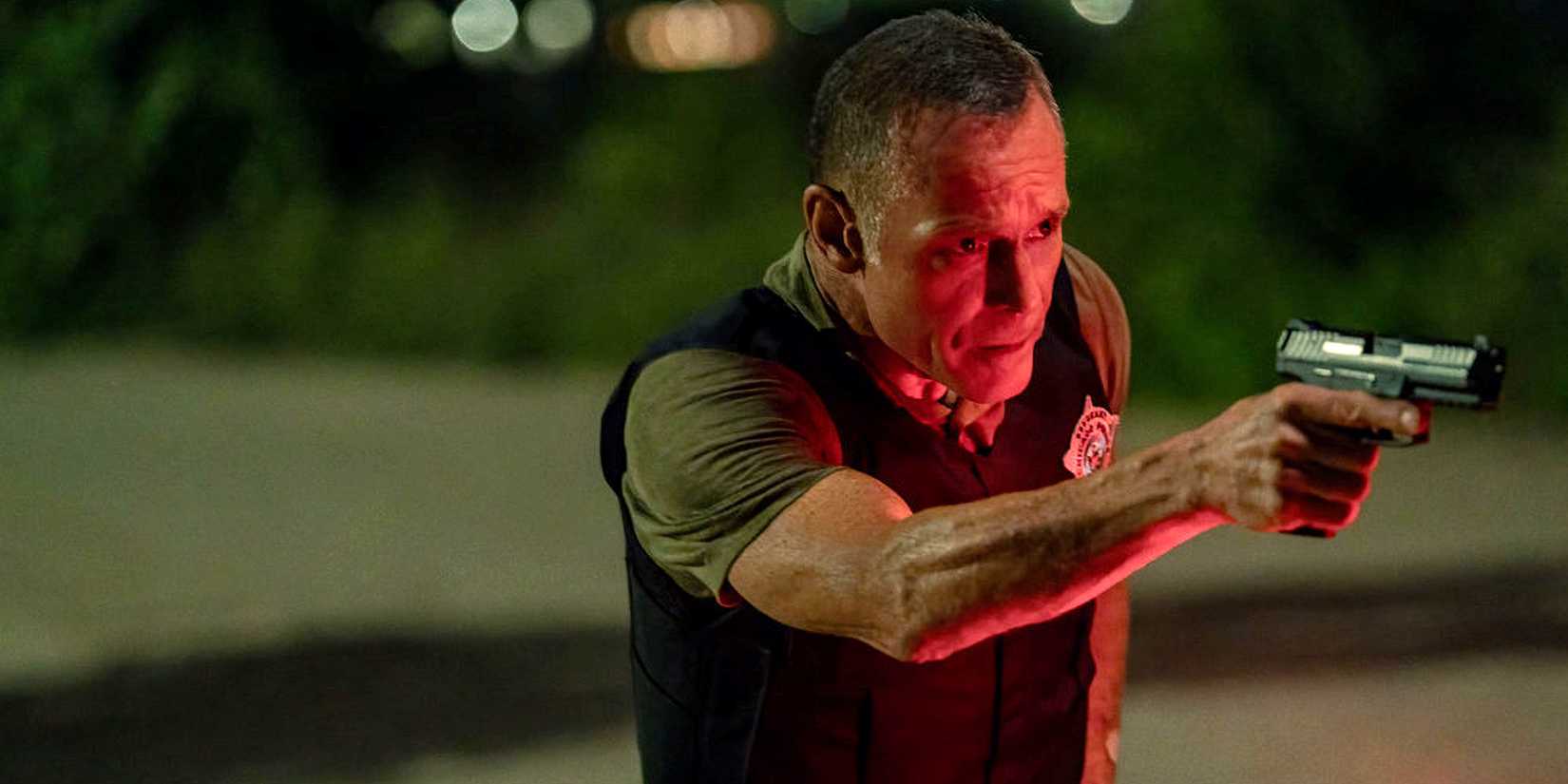 Jason Beghe as Hank Voight in Chicago PD season 13, episode 1 (1)