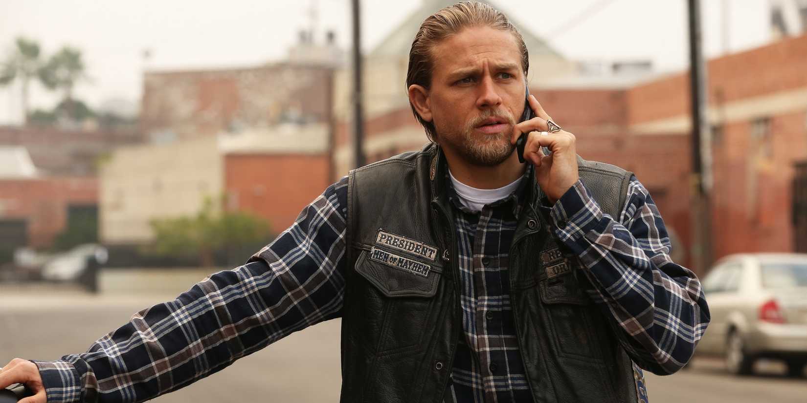 Jax Teller (Charlie Hunnam) on the phone looking concerned in Sons of Anarchy