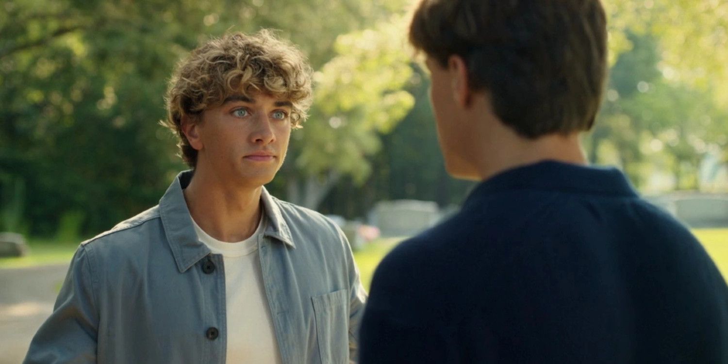 Jeremiah e Conrad al cimitero in The Summer I Turned Pretty stagione 3 episodio 10