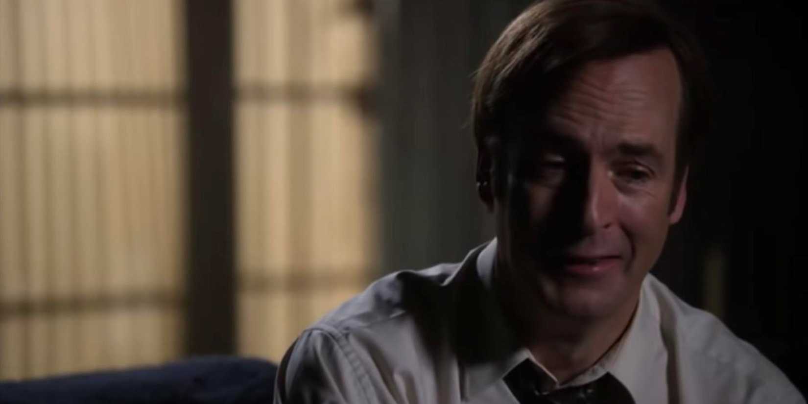 Jimmy parecendo desanimado em Better Call Saul