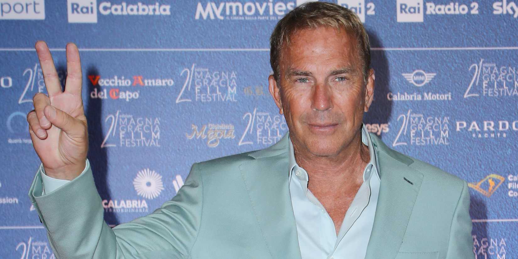 Kevin Costner sticking two fingers up