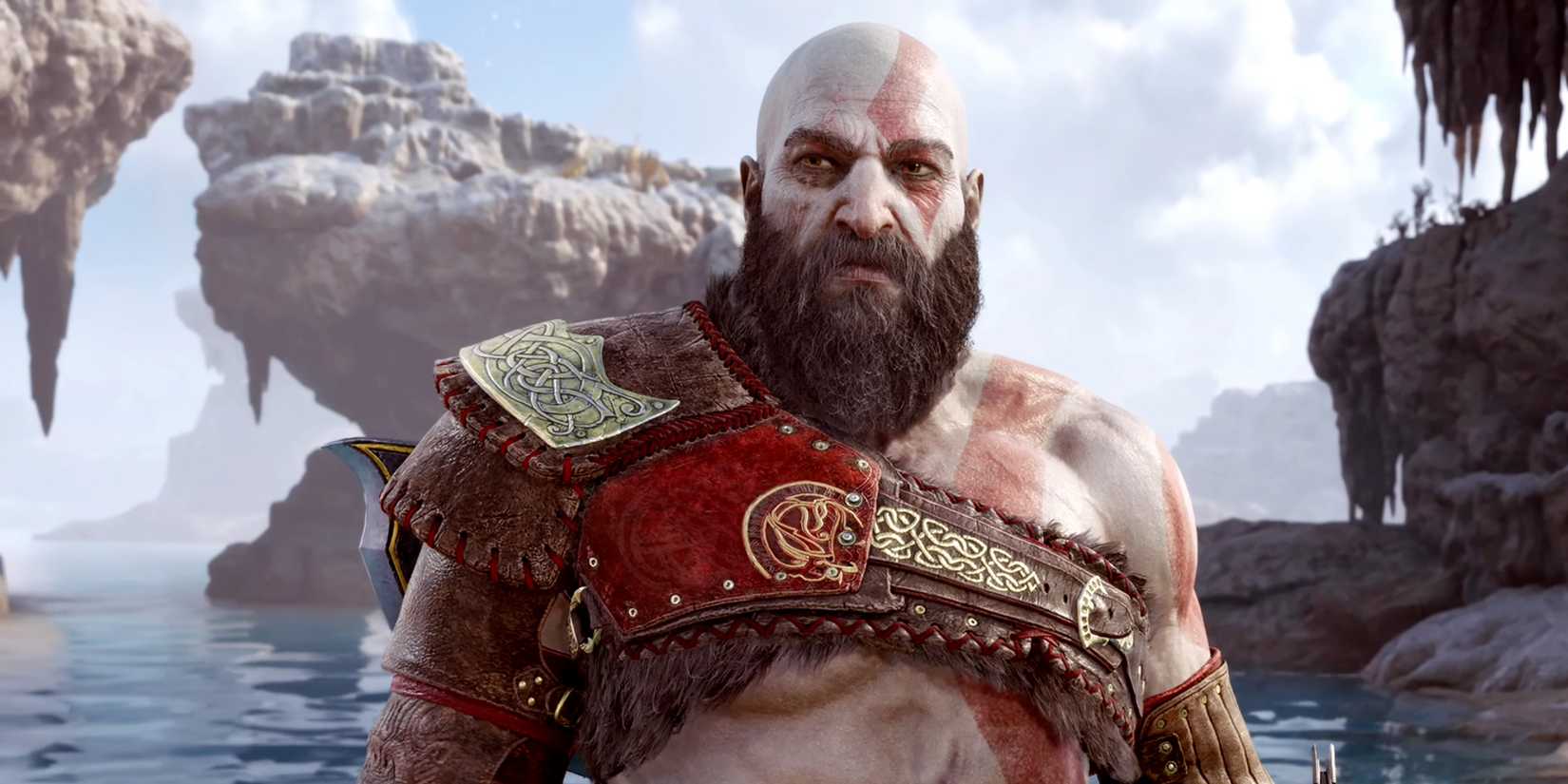 Kratos em uma praia em God of War Ragnarok.