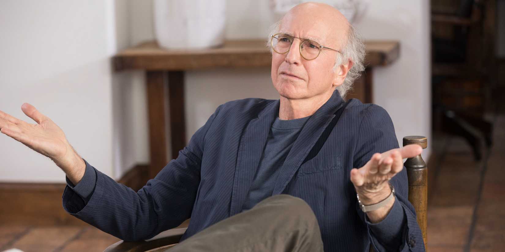 Larry com uma expressão confusa em Curb Your Enthusiasm