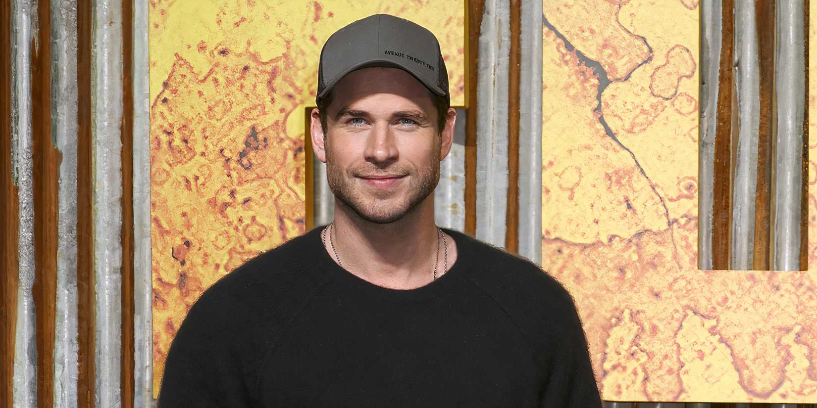 Liam Hemswoth looking happy on the red carpet