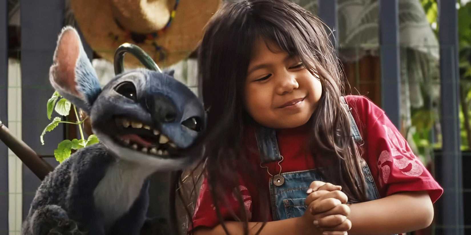 Lilo e Stitch sorrindo juntos em Lilo & Stitch.