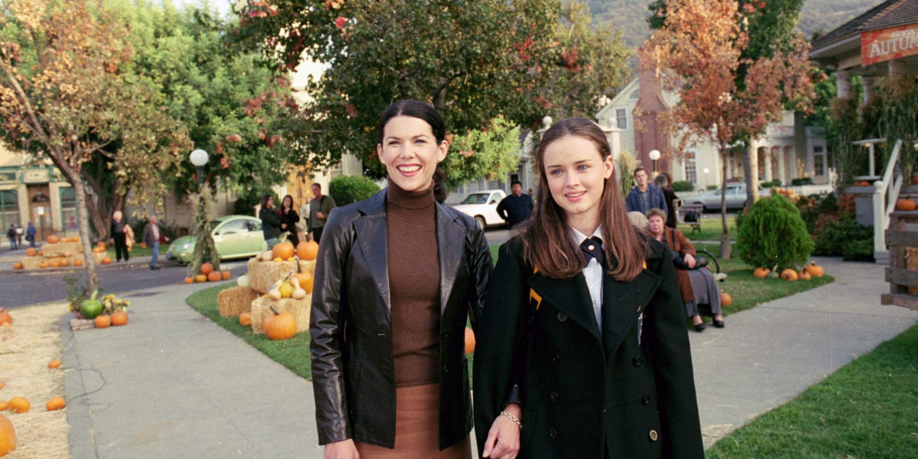 Lorelai e Rory nel paesaggio autunnale di Stars Hollow