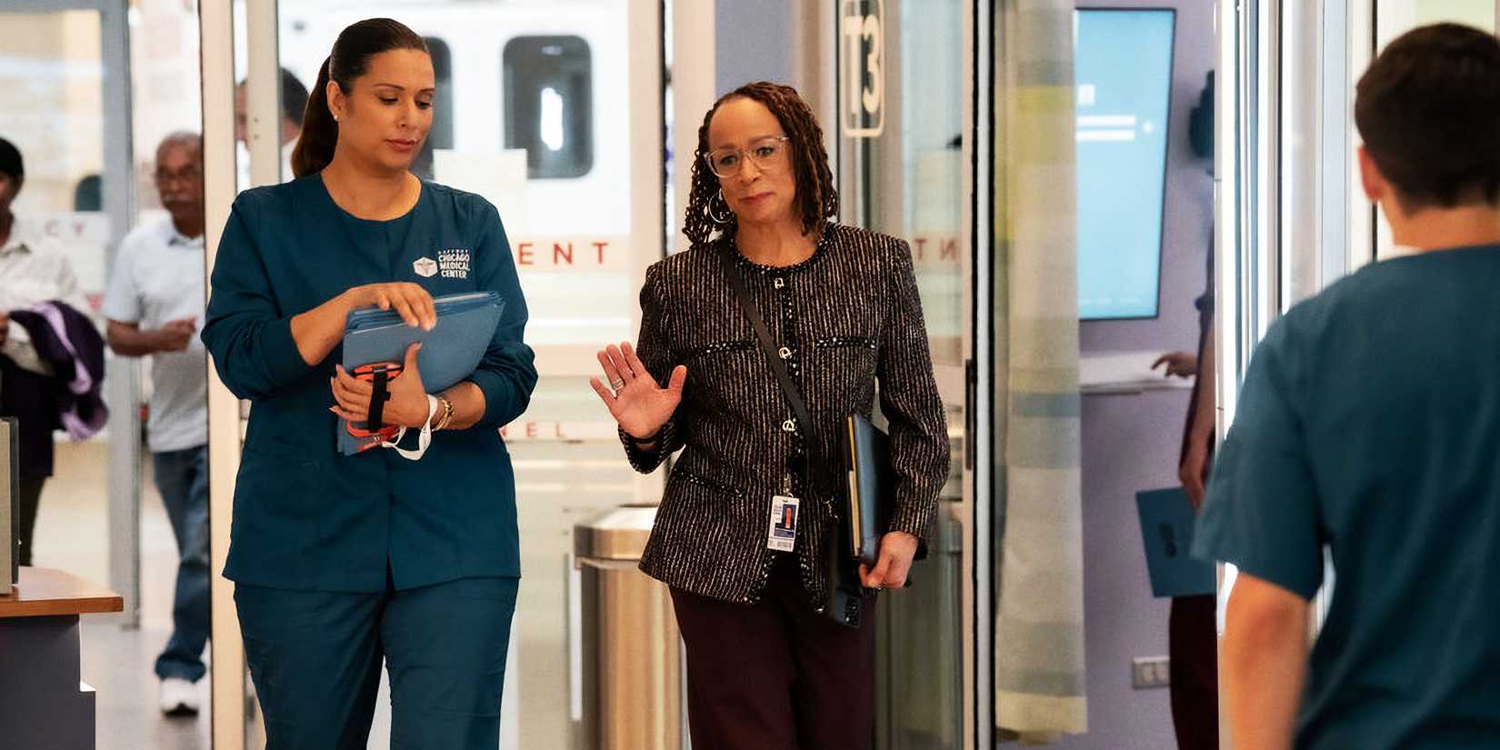 Lorena Diaz como Enfermeira Doris e S. Epatha Merkerson como Sharon Goodwin em Chicago Med