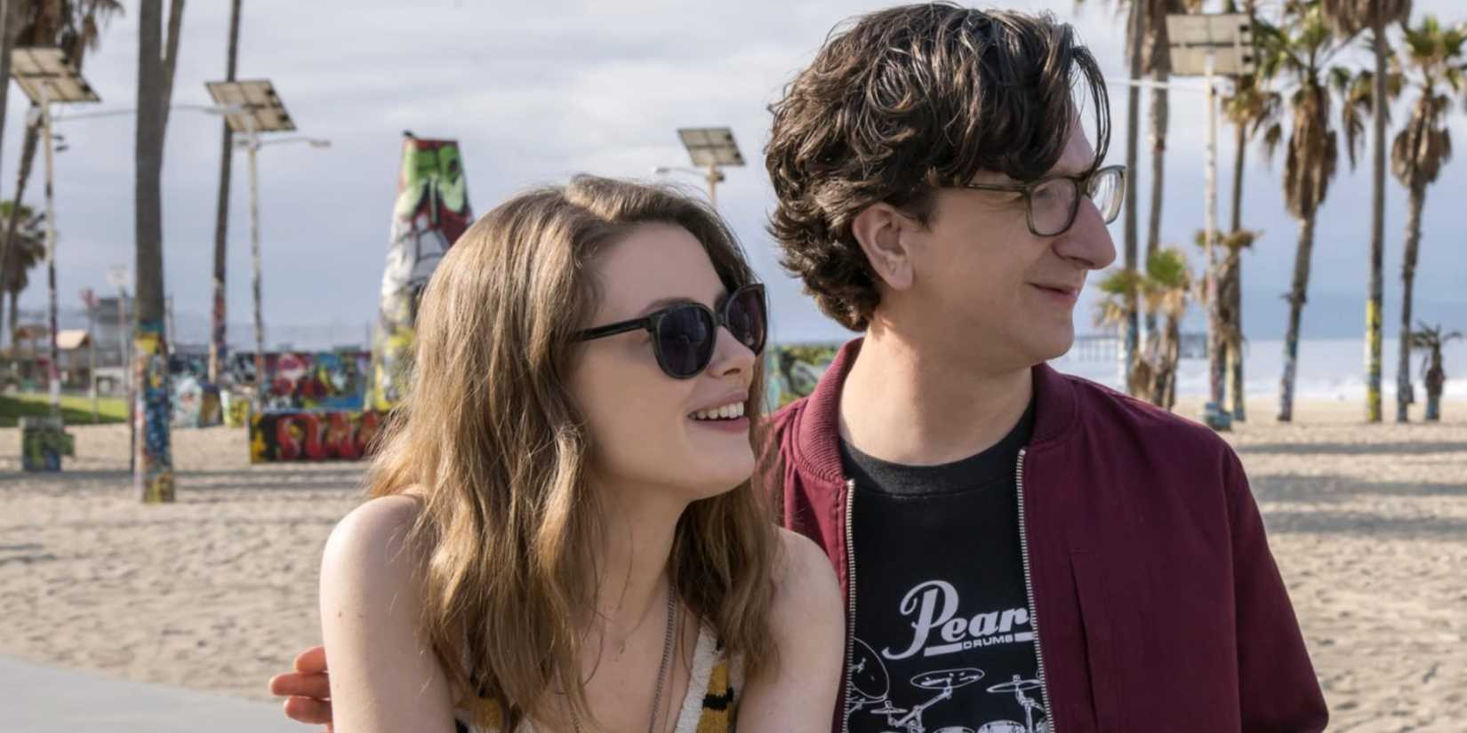 Mickey (Gillian Jacobs) e Gus (Paul Rust) em Love