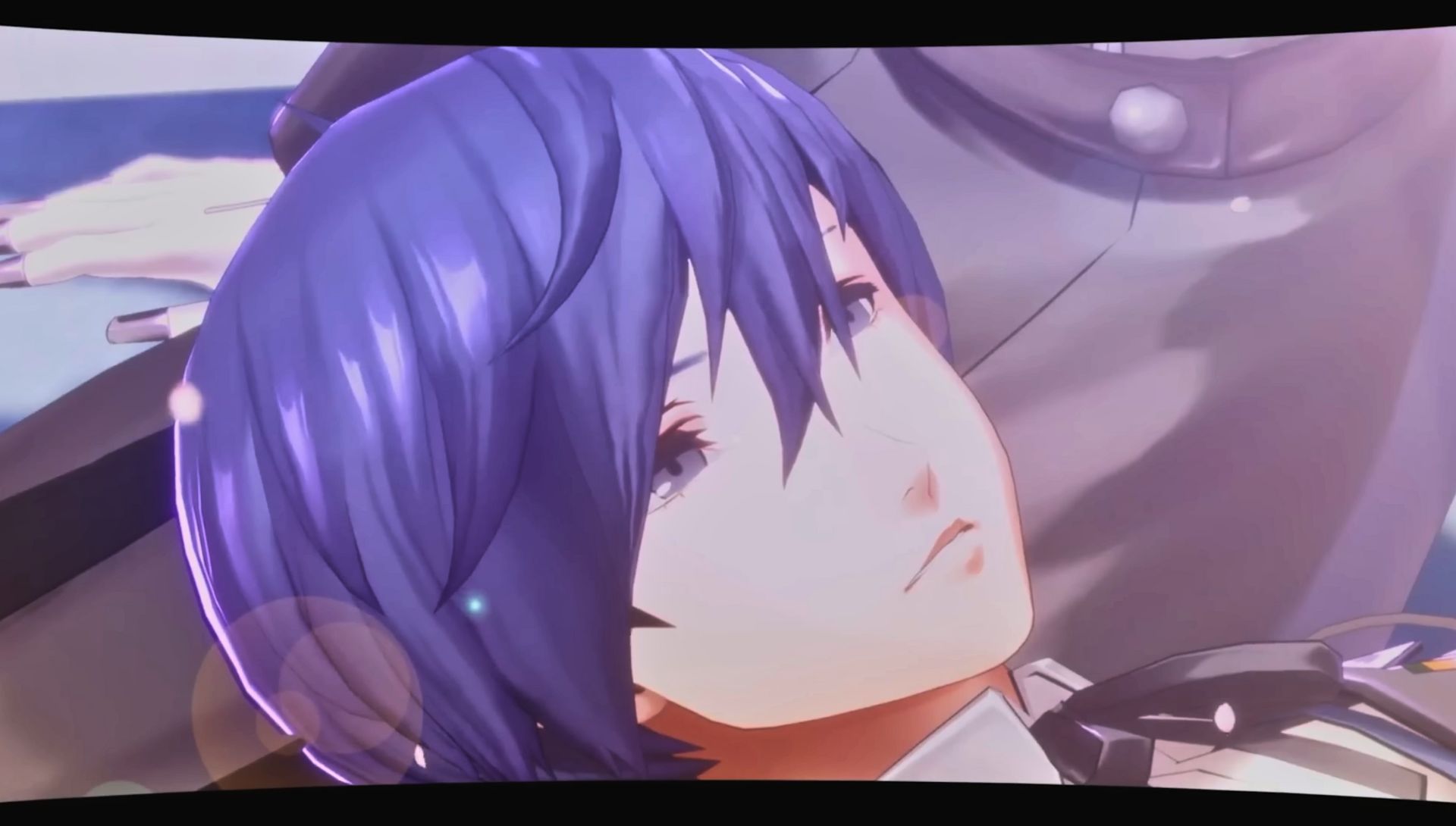 Makoto Yuki sdraiato sul grembo dell’Aegis in Persona 3 Reload