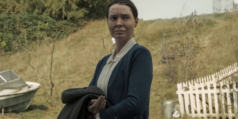 Bev Keane (Samantha Sloyan) in Midnight Mass