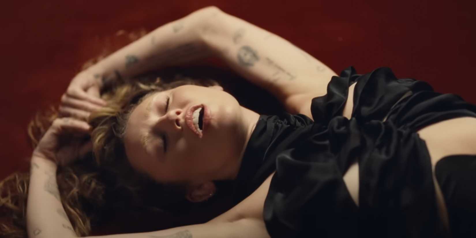 Miley Cyrus Secrets music video