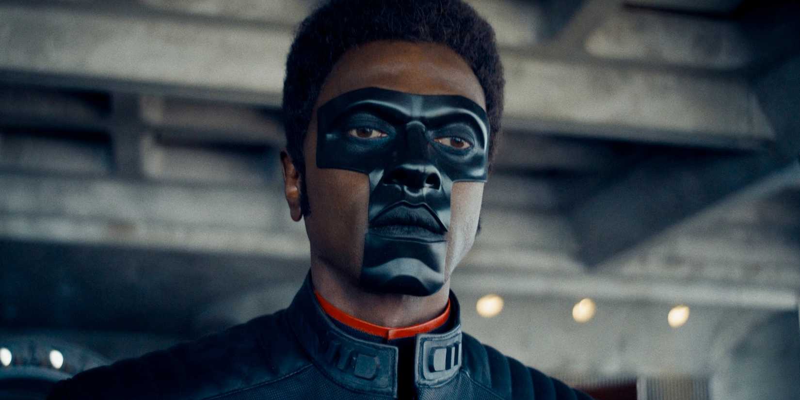 Mister Terrific look serious in Superman (2025)