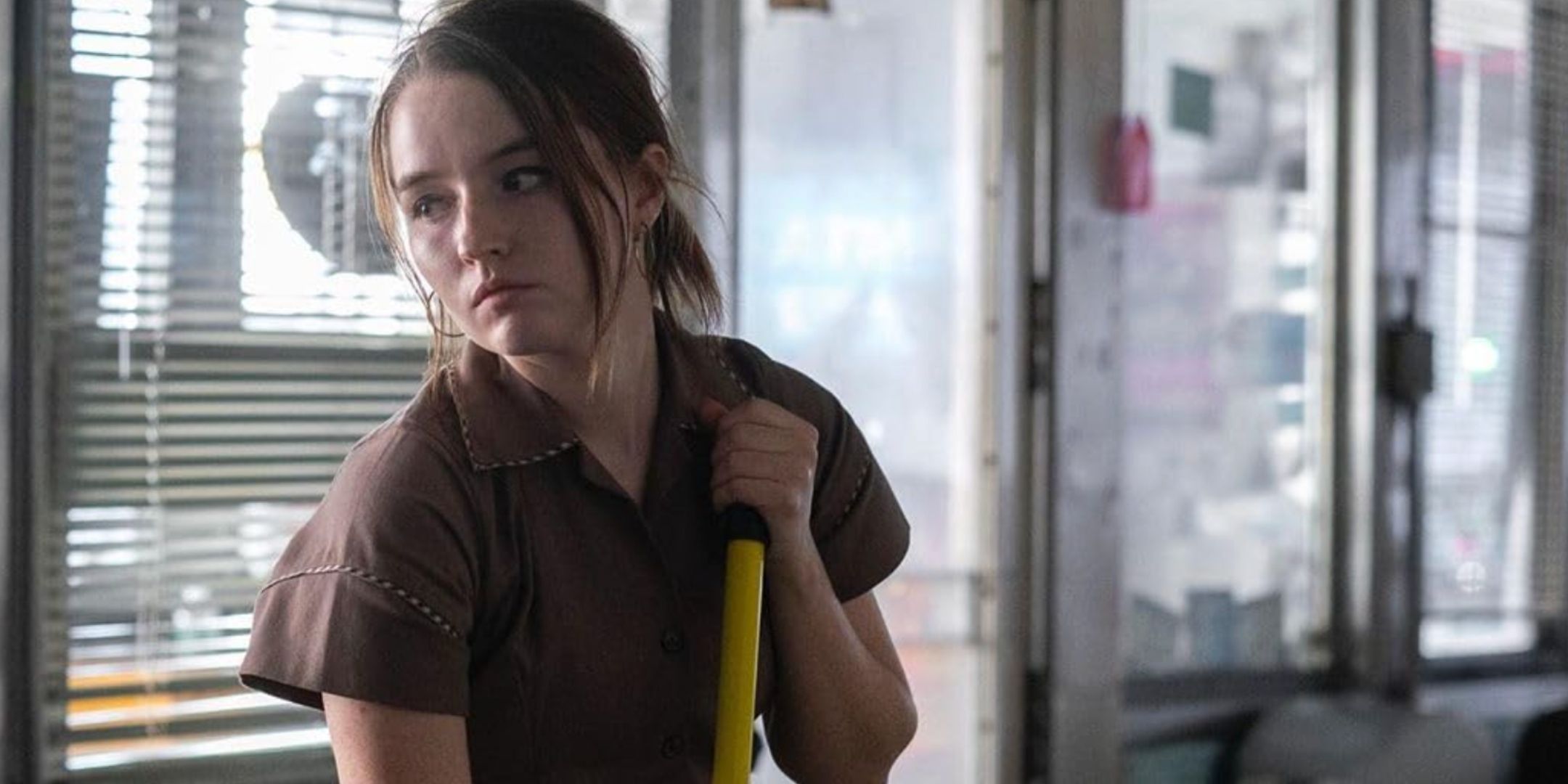 Monsterland - scena con Kaitlyn Dever