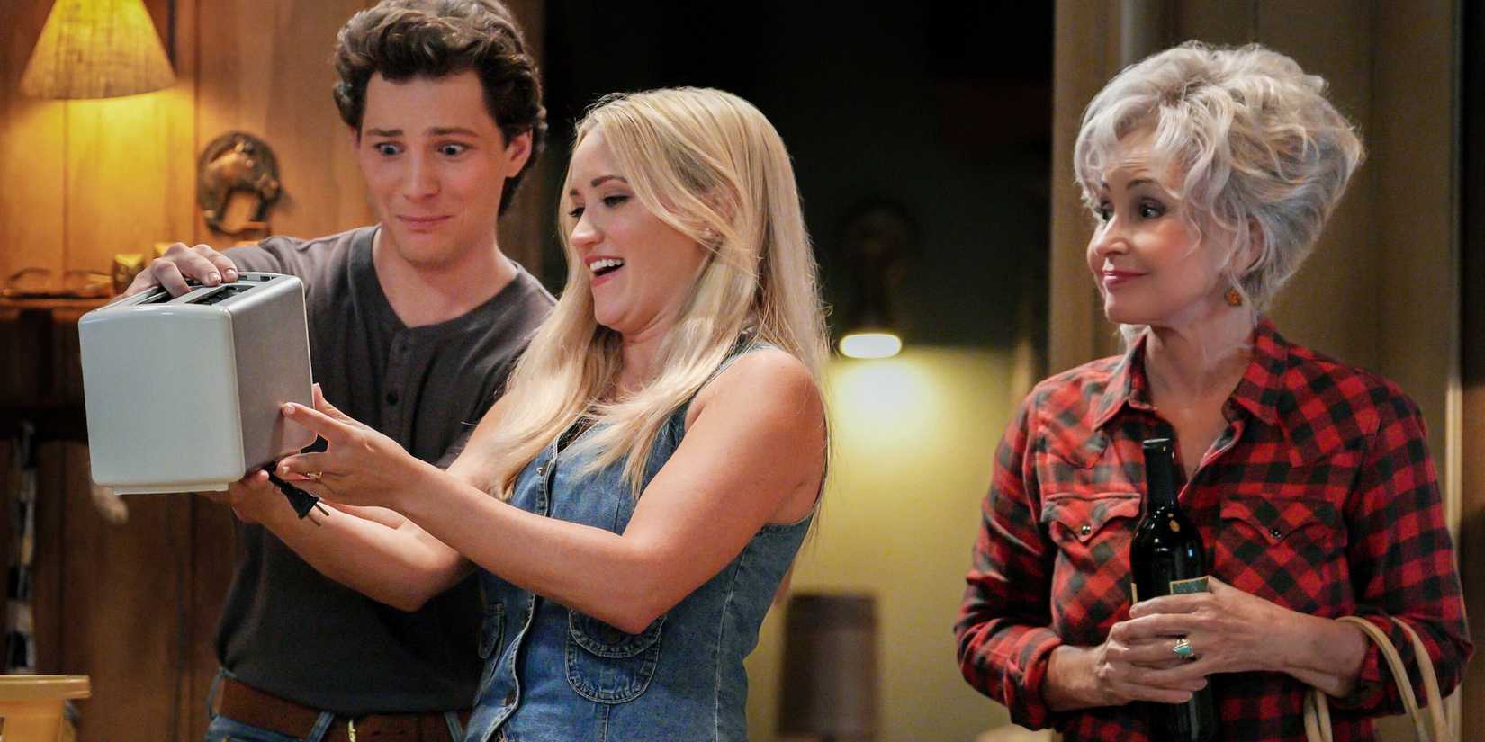 Montana Jordan's Georgie and Emily Osment's Mandy look at a toaster as Annie Potts' Meemaw smiles in Georgie & Mandy's First Marriage