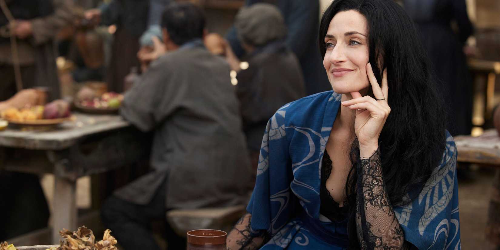 Natasha O'Keefe as Lanfear the Forsaken smiling ruefully in The Wheel of Time