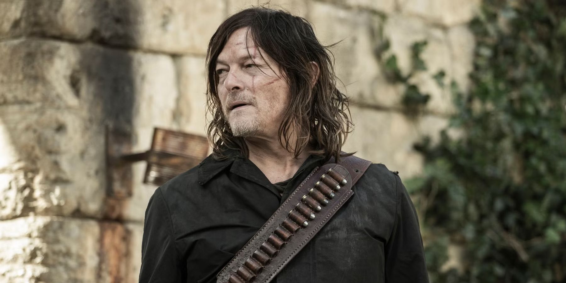 Norman Reedus pilotando moto em The Walking Dead