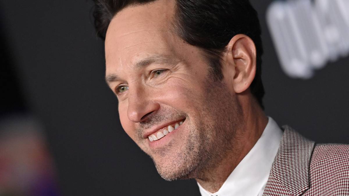 Paul Rudd Looking Back First Look at 2025's Anaconda Remake Starring Jack Black and Paul Rudd