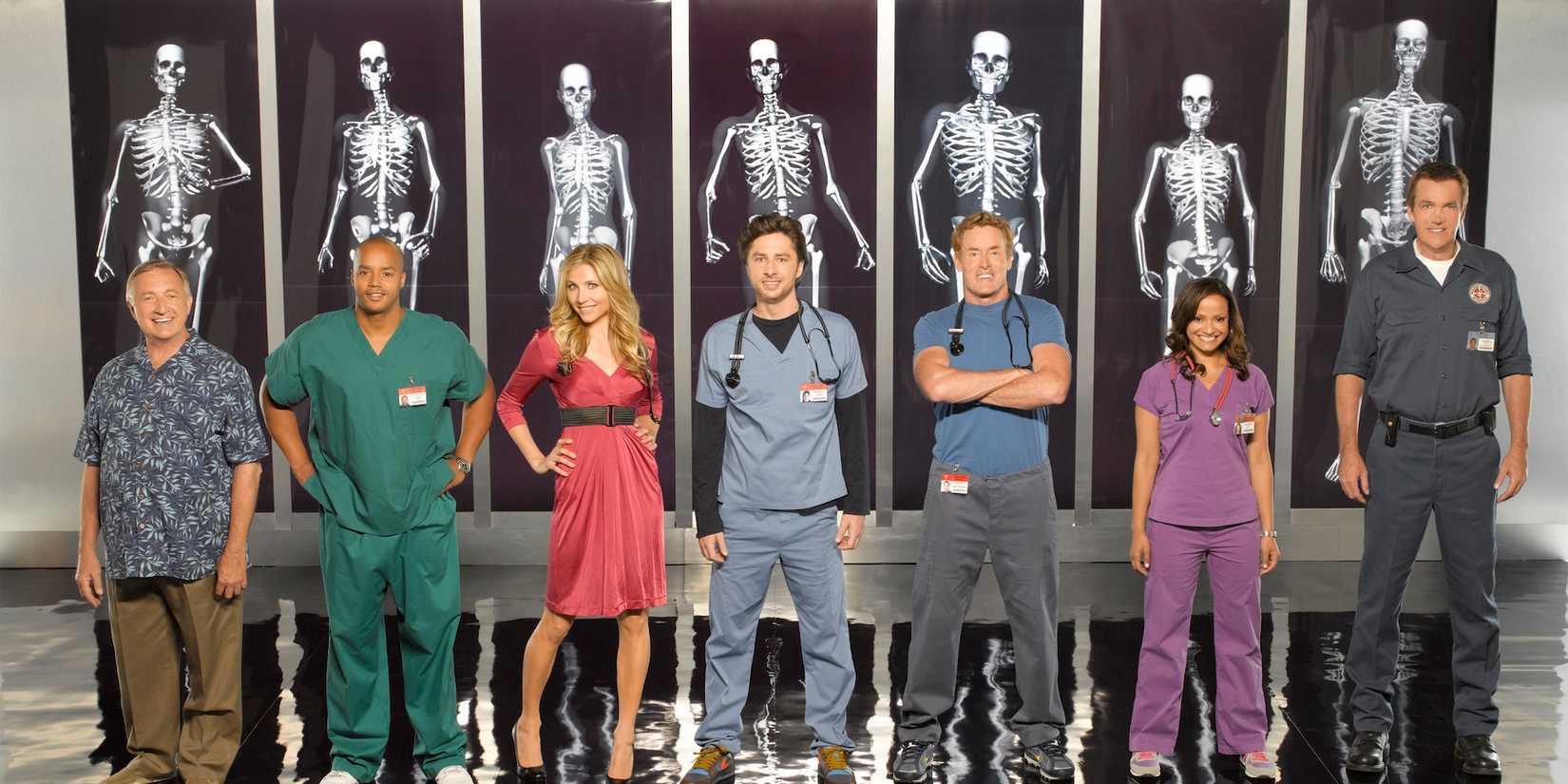 Tiro promocional dos matagais lançados em pé em frente a Skeleton XRays