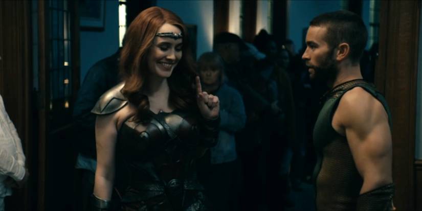 Rainha Maeve conversando com The Deep em The Boys