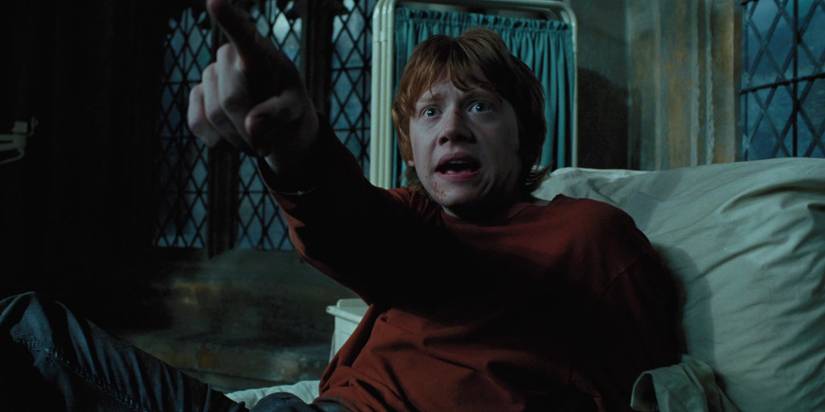 Ron confused pointing at something in Harry Potter and the Prisoner of Azkaban