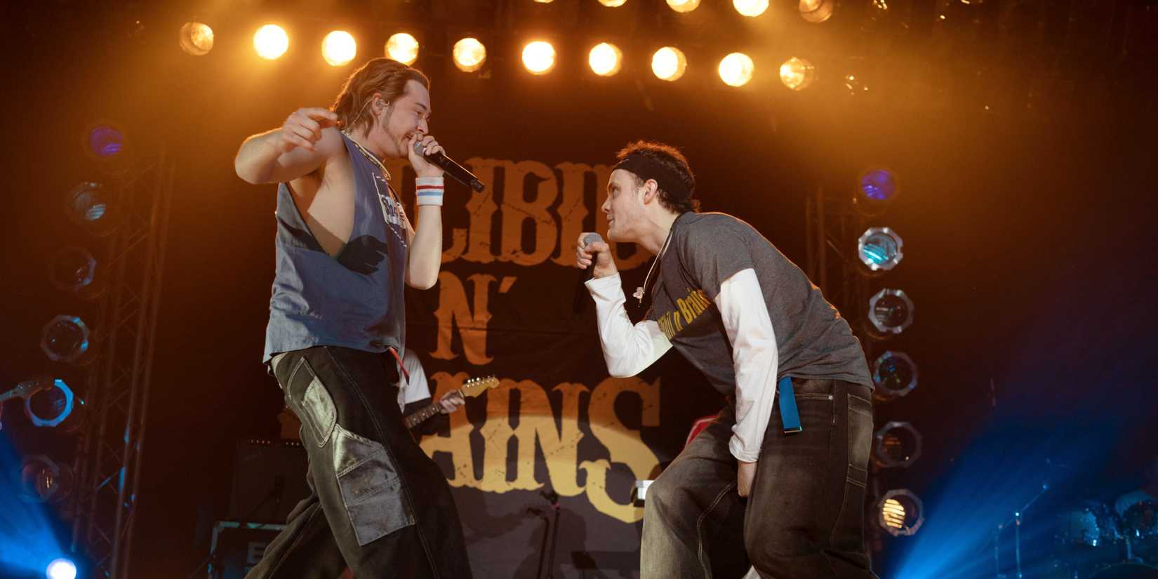 Samuel Bottomley and Seamus McLean Ross rapping at each other onstage in California Schemin'