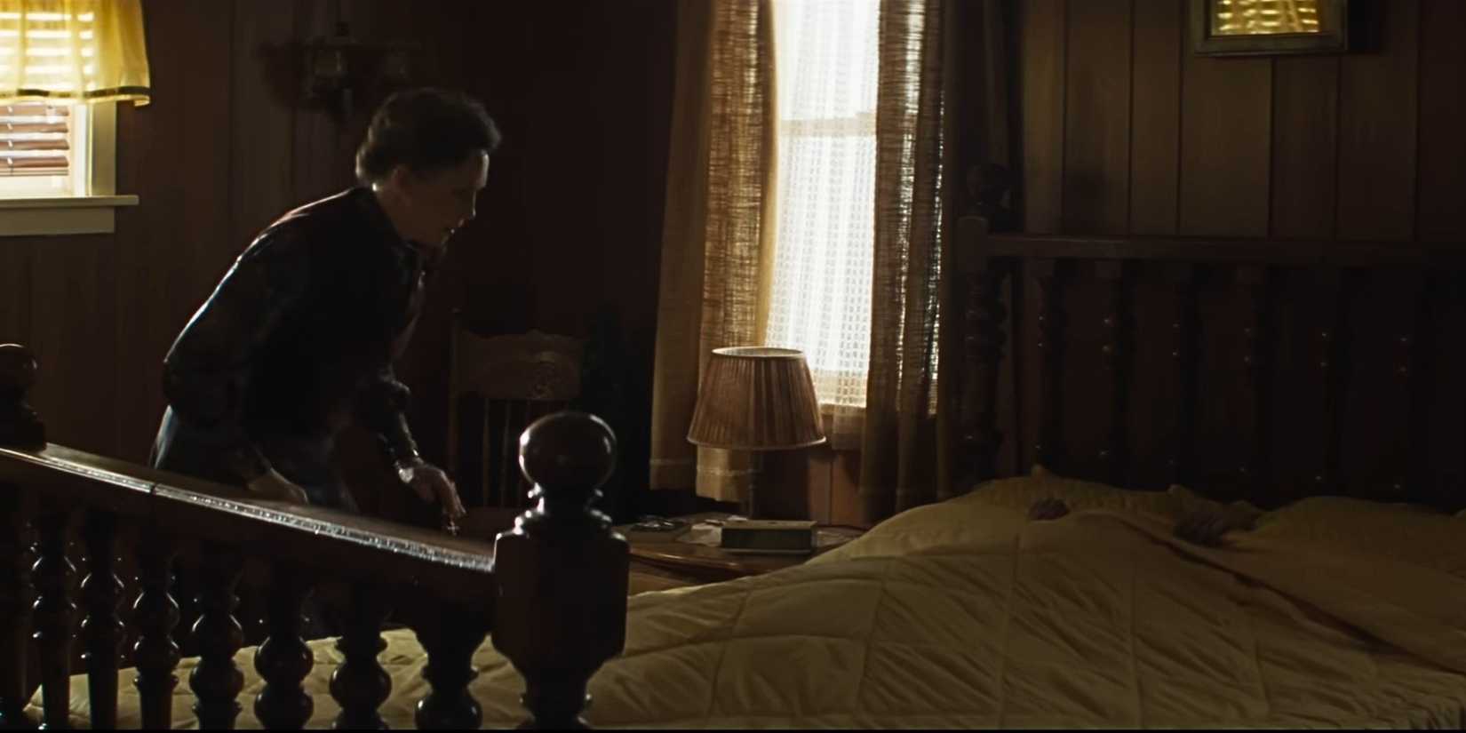 Vera Farmiga as Lorraine Warren sees an enтιтy under the covers in The Conjuring: Last Rites
