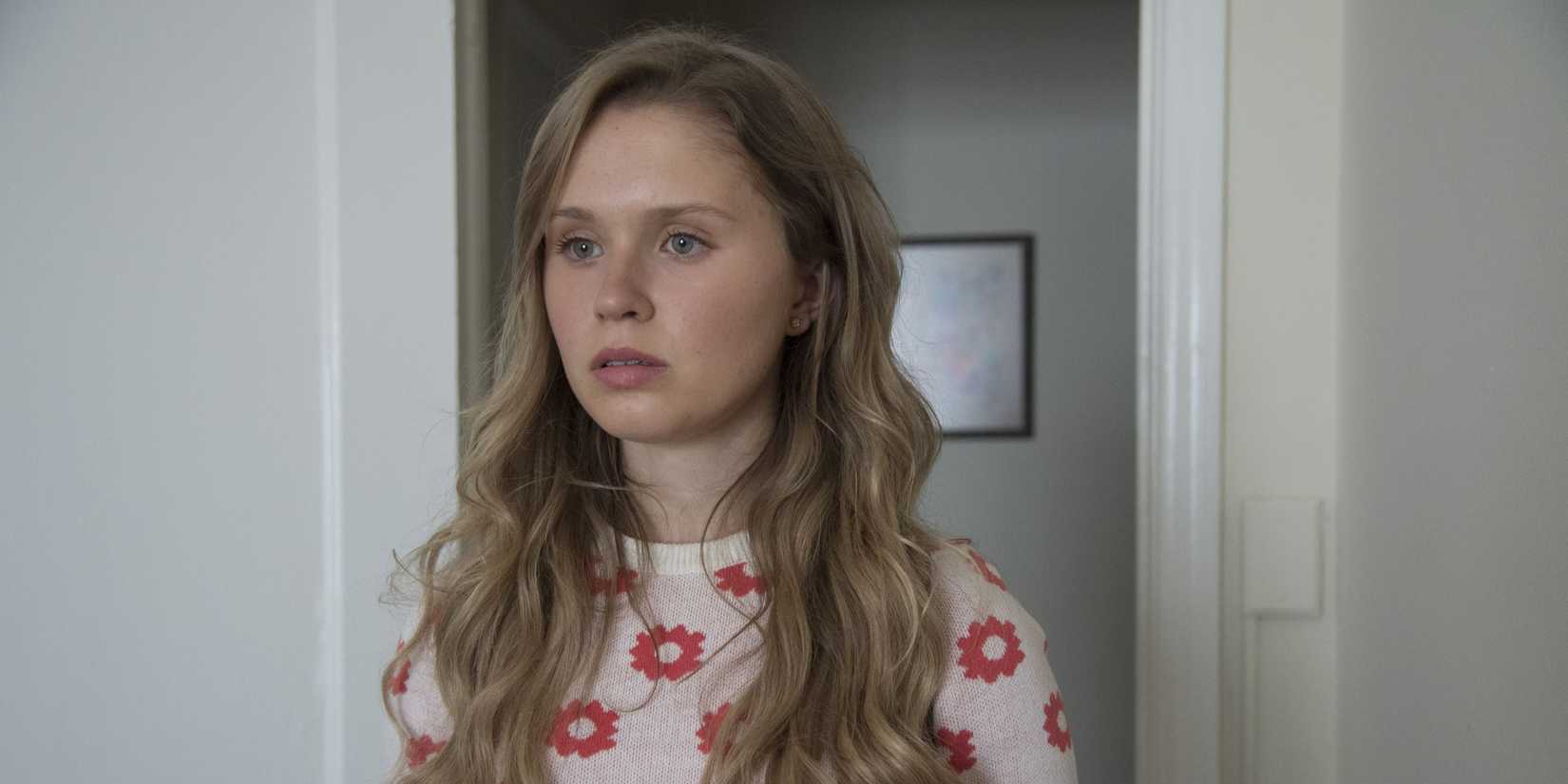 Amma (Eliza Scanlen) looking nervous in the Sharp Objects finale.