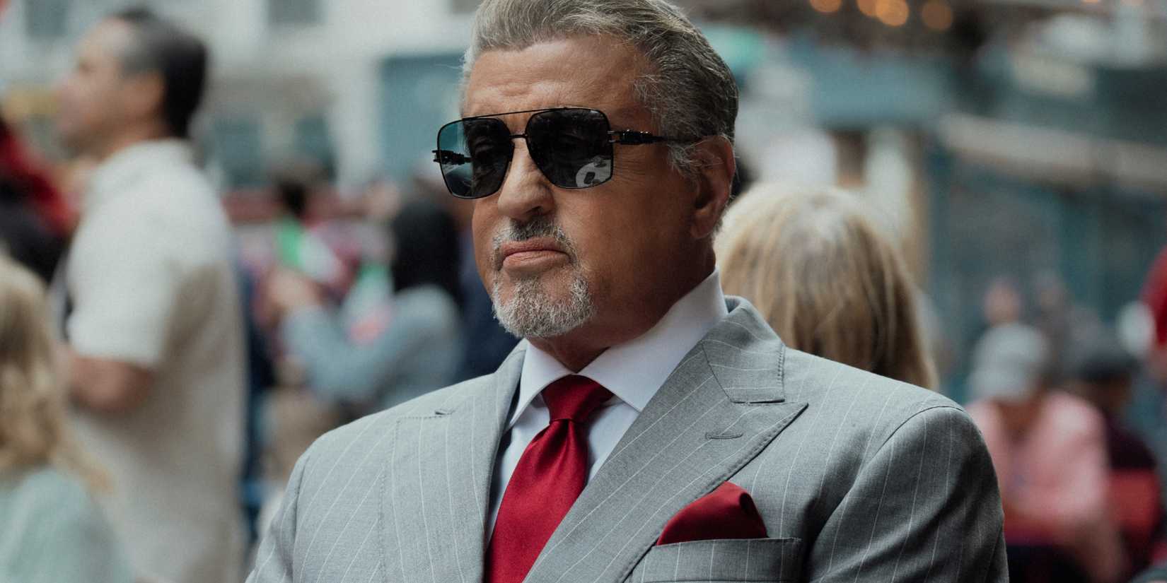 Sylvester Stallone em uma cena de Tulsa King.