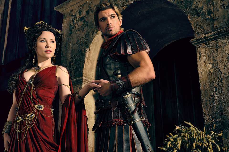 Cornelia & Caesar looking regal and holding hands in Spartacus: House of Ashur