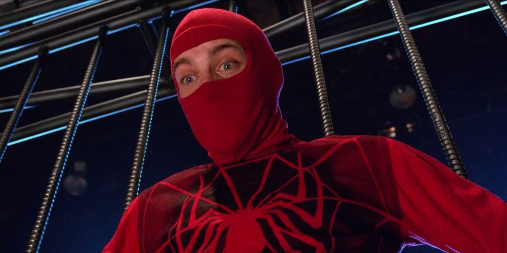 Homem-Aranha no traje clássico da trilogia de Sam Raimi.