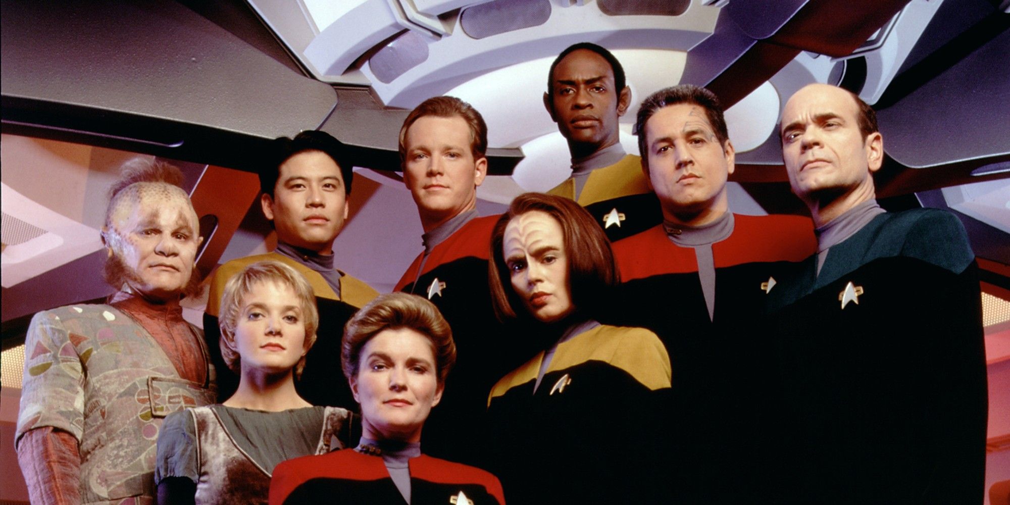 8 Star Trek: Voyager Comics That Live Up To the Iconic Series