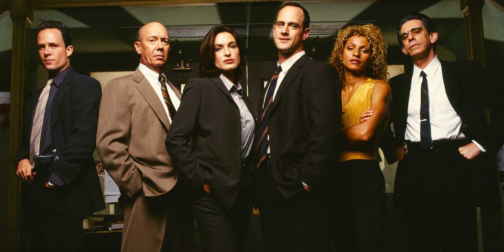 The main cast of Law & Order: SVU season (Dean Winters, Dann Florek, Mariska Hargitay, Christopher Meloni, Michelle Hurd, and Richard Belzer) during a promotional shoot in the squad room