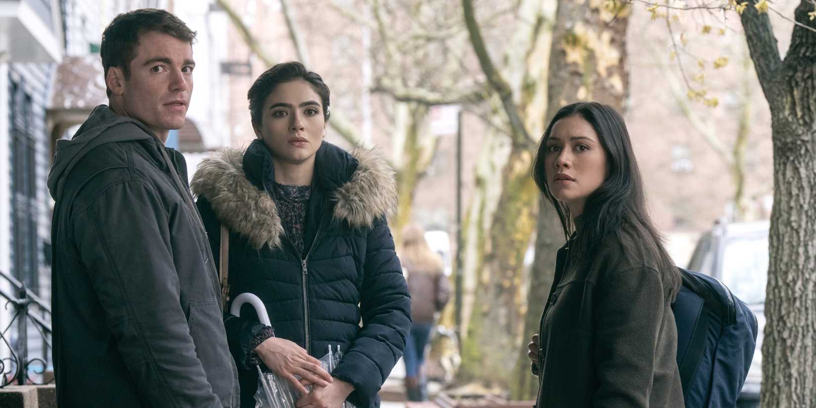 Gabriel Basso, Arienne Mandi, Luciane Buchanan standing together in The Night Agent season 2