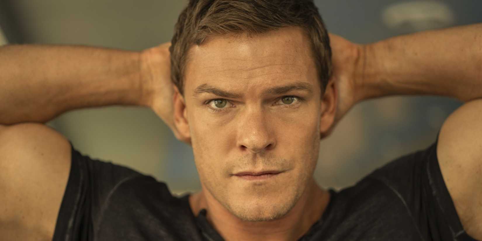 Reacher (Alan Ritchson) with his hands behind his head in Reacher season 1, episode 1.