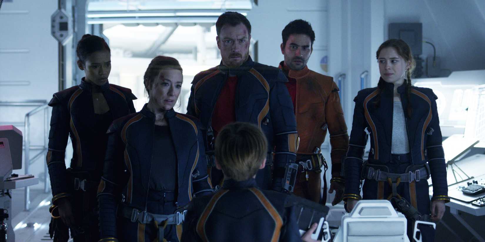 The central cast of the 2018 Lost In Space reboot