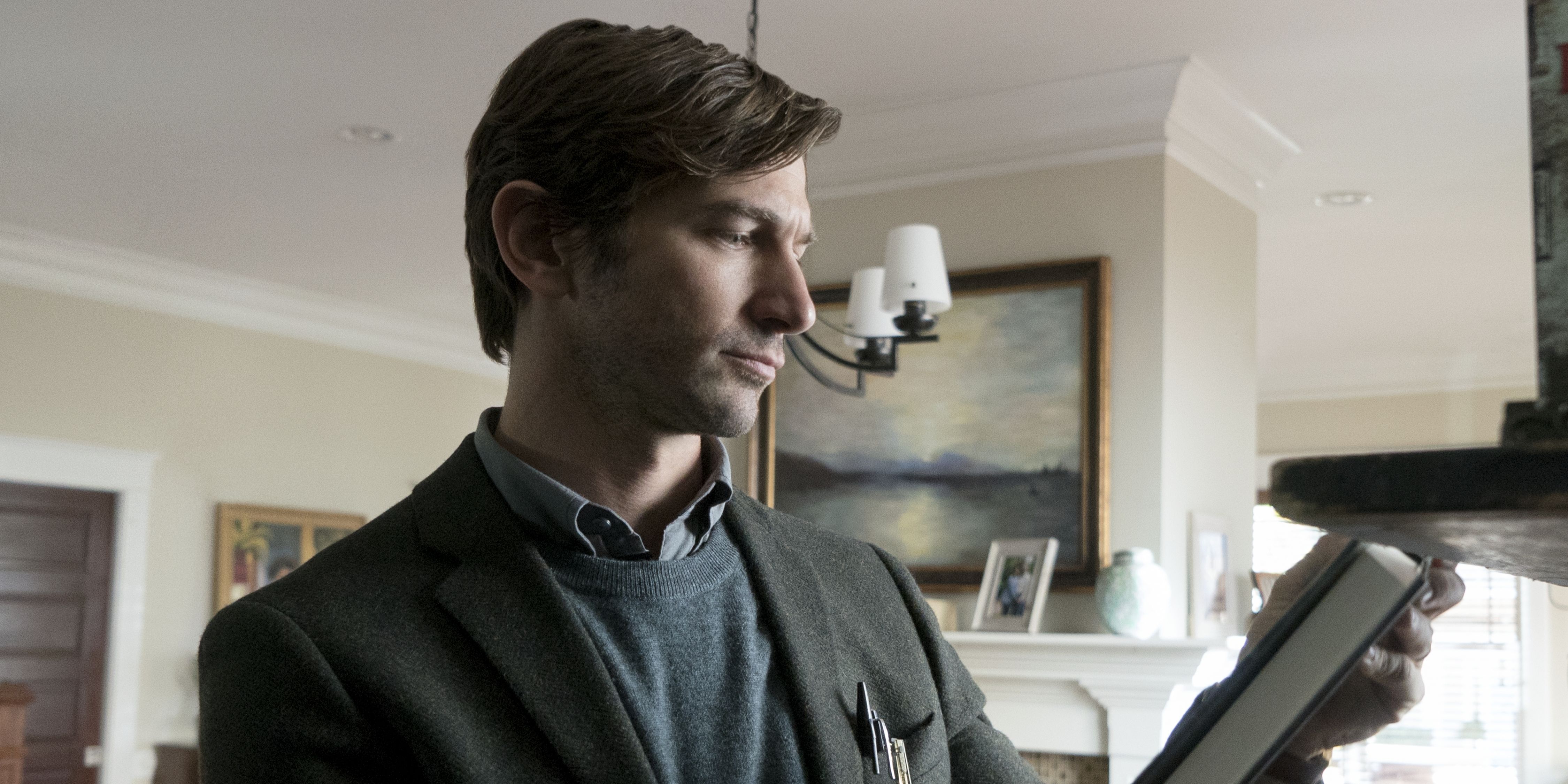 The Haunting of Hill House: A Chilling Opening That Instantly Hooks You