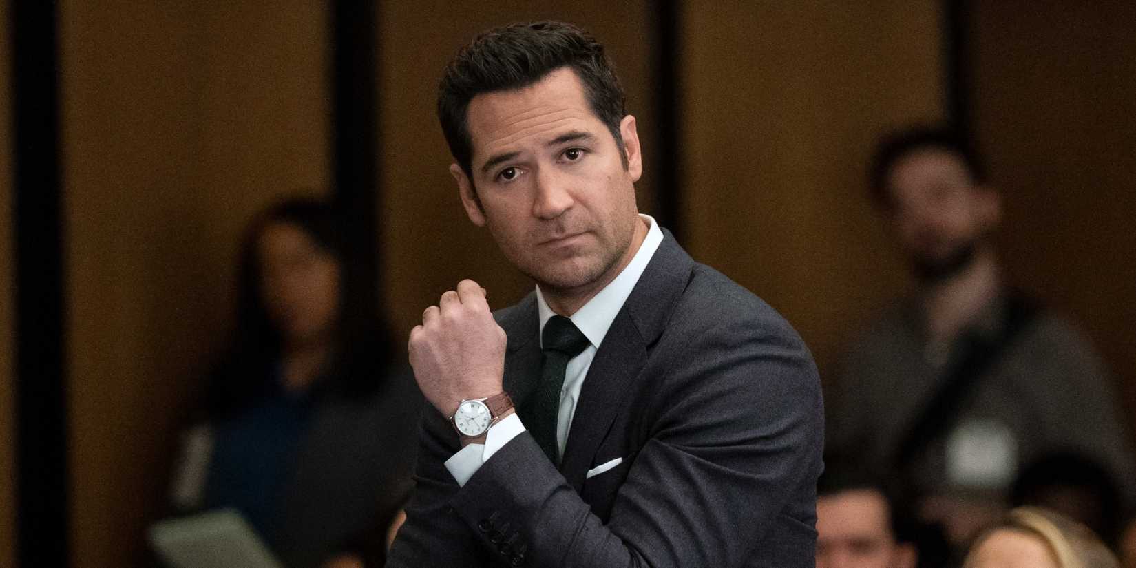 Manuel Garcia-Rulfo como Mickey Haller em The Lincoln Lawyer