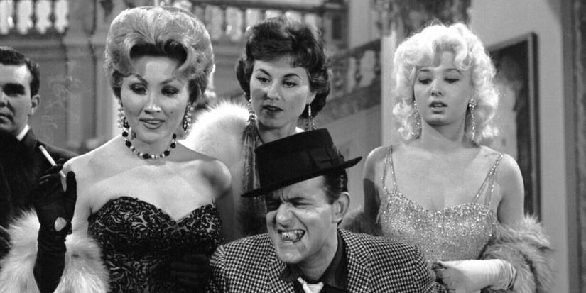 Rocky (Larry Blyden) jogando poker com três garotas assistindo em um bom lugar para visitar na zona de Twilight.
