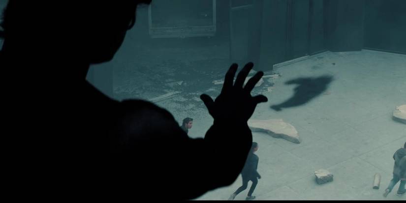 The Void transformando alguém em uma sombra em Thunderbolts